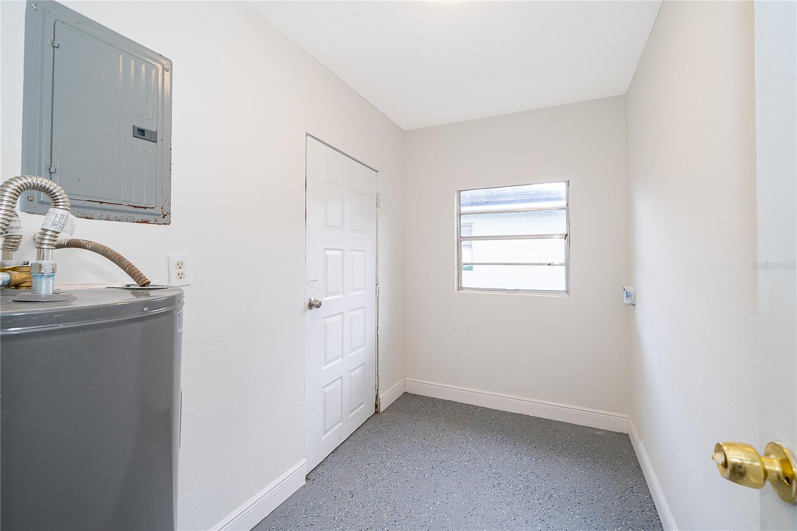 MALIBU GROVES - Residential