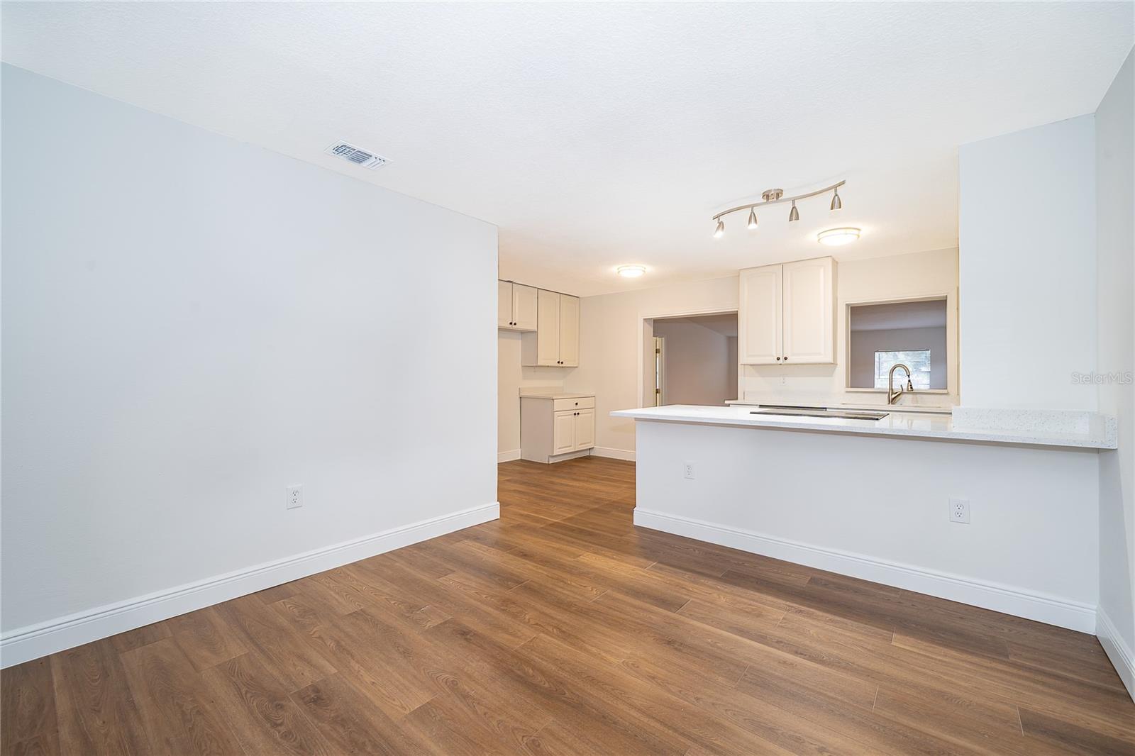 MALIBU GROVES - Residential