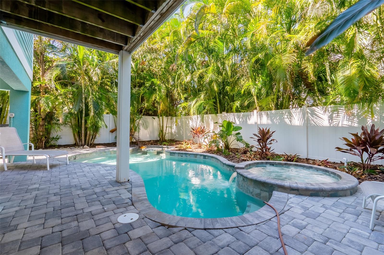 BEACHY VILLAS - Residential