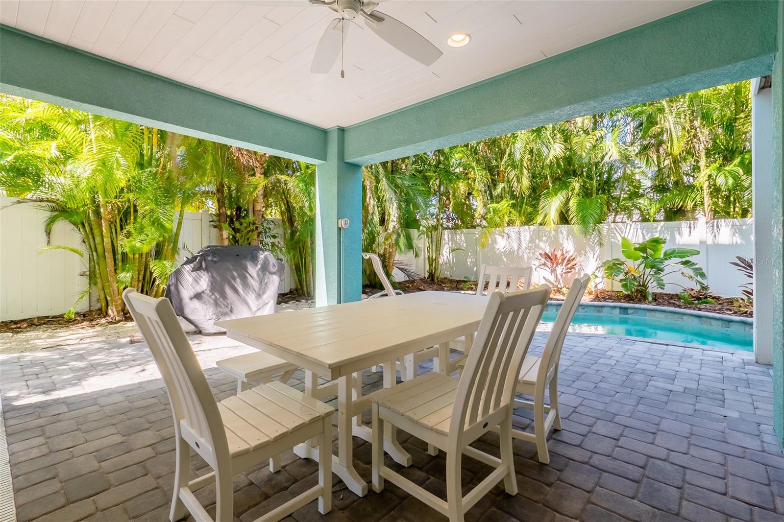 BEACHY VILLAS - Residential