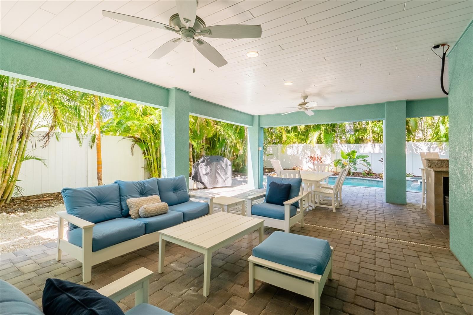 BEACHY VILLAS - Residential