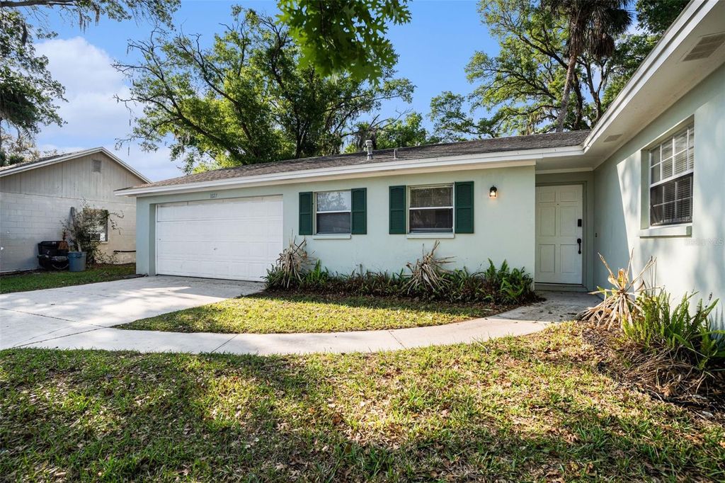 Photo of 1027 Pinegrove Drive, Brandon, FL 33511 (MLS # O6393089)