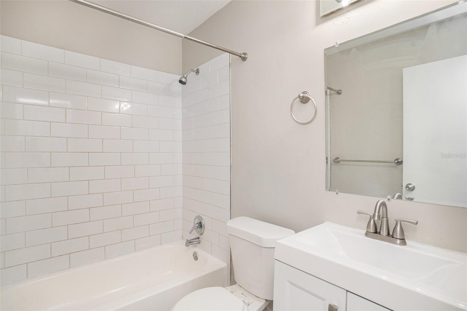 SOUTHWOOD HILLS UNIT 04 - Residential