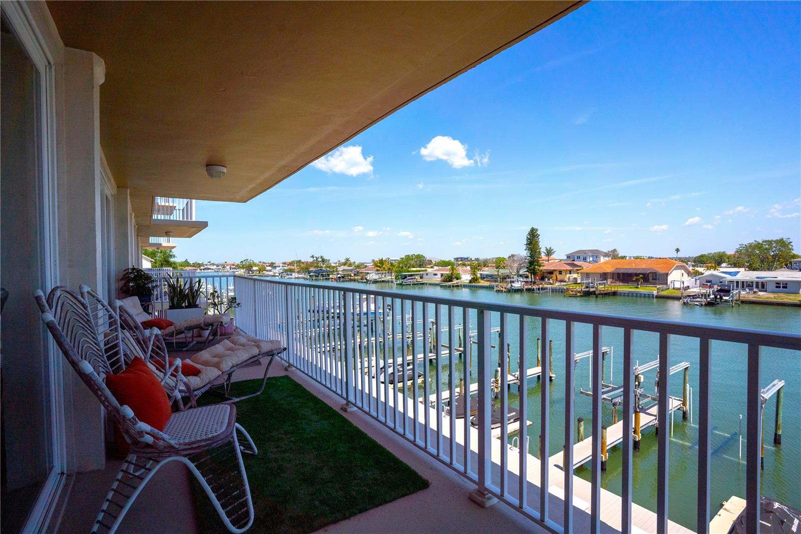 223 ISLAND WAY 3F