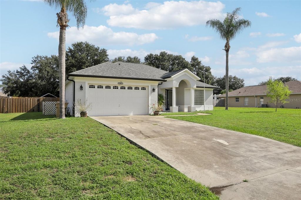 Photo of 13421 Biscayne Drive, Grand Island, FL 32735 (MLS # G5101269)