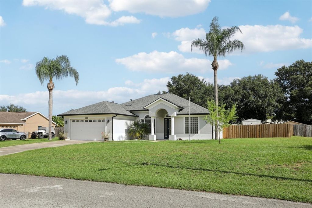 Photo of 13421 Biscayne Drive, Grand Island, FL 32735 (MLS # G5101269)