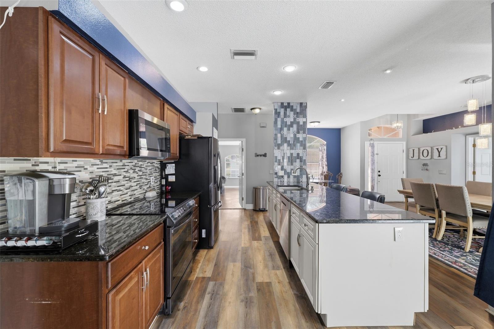 ROYAL HIGHLANDS - Residential