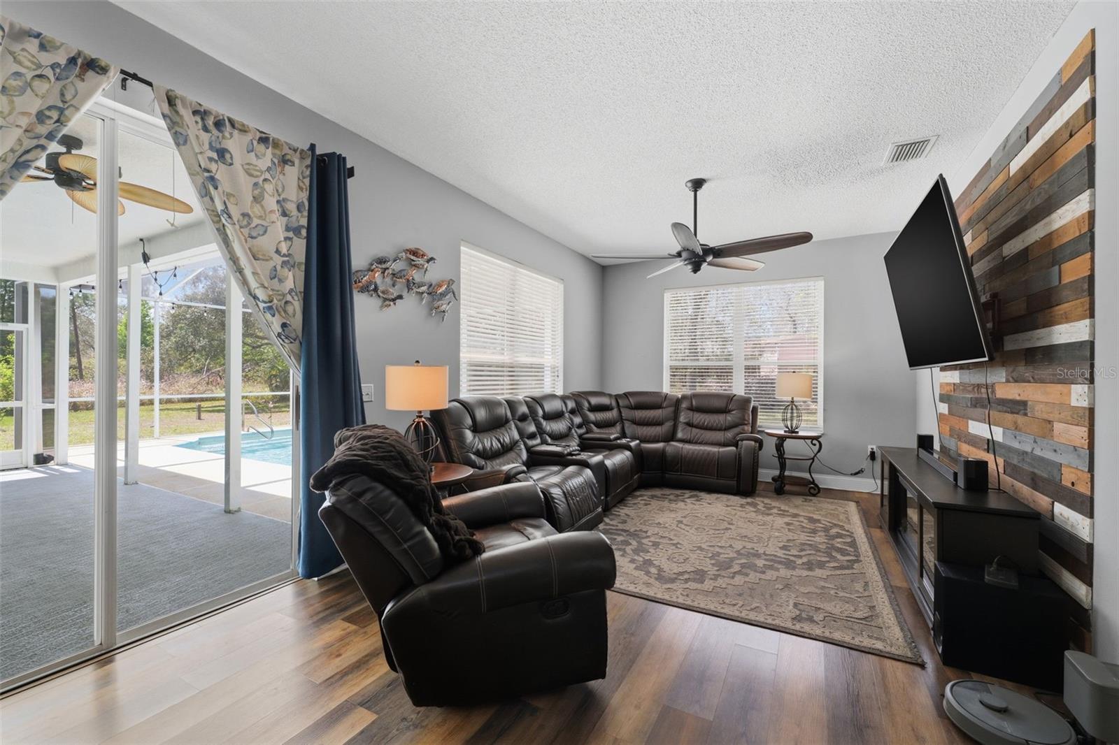 ROYAL HIGHLANDS - Residential