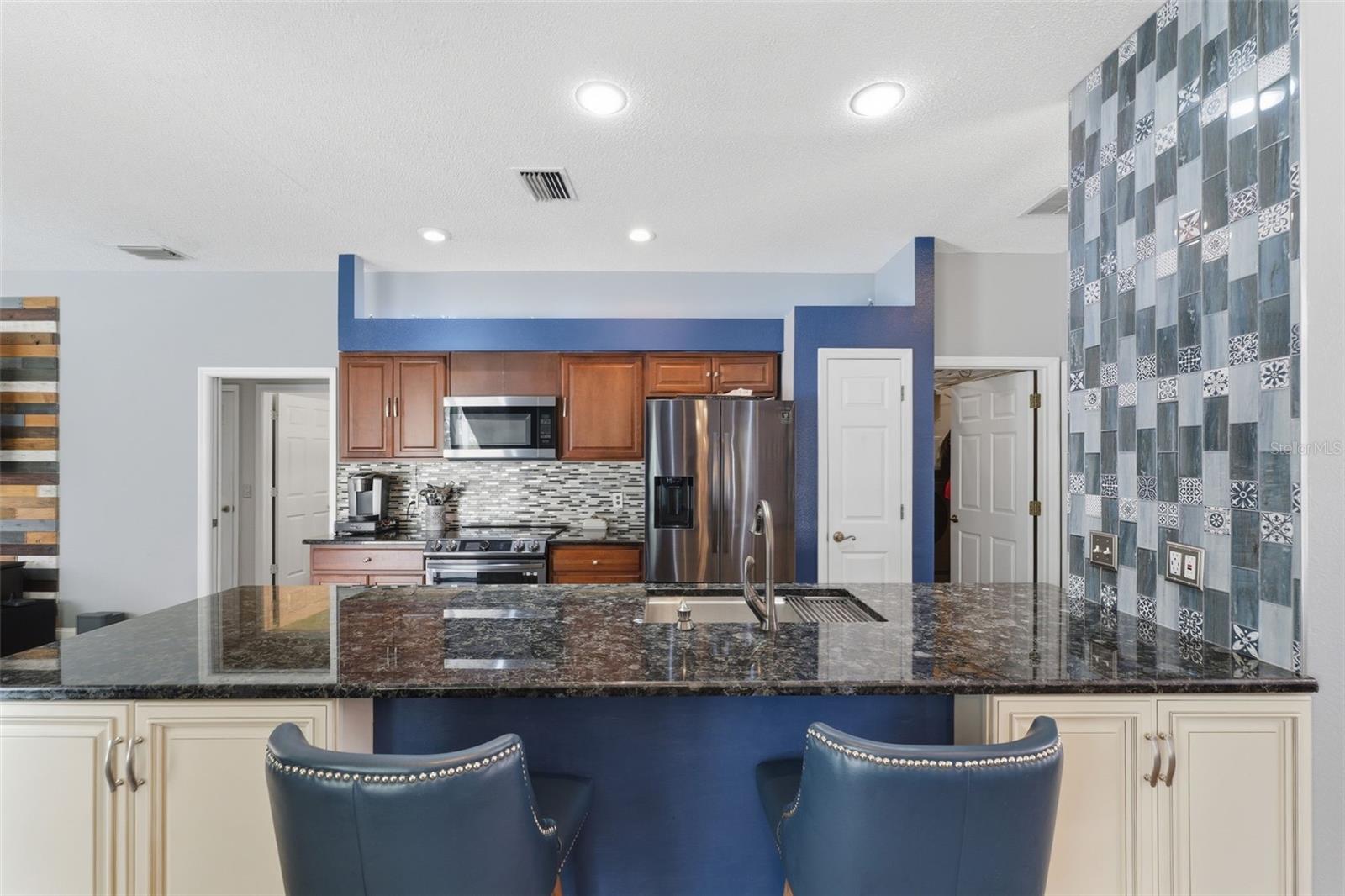 ROYAL HIGHLANDS - Residential