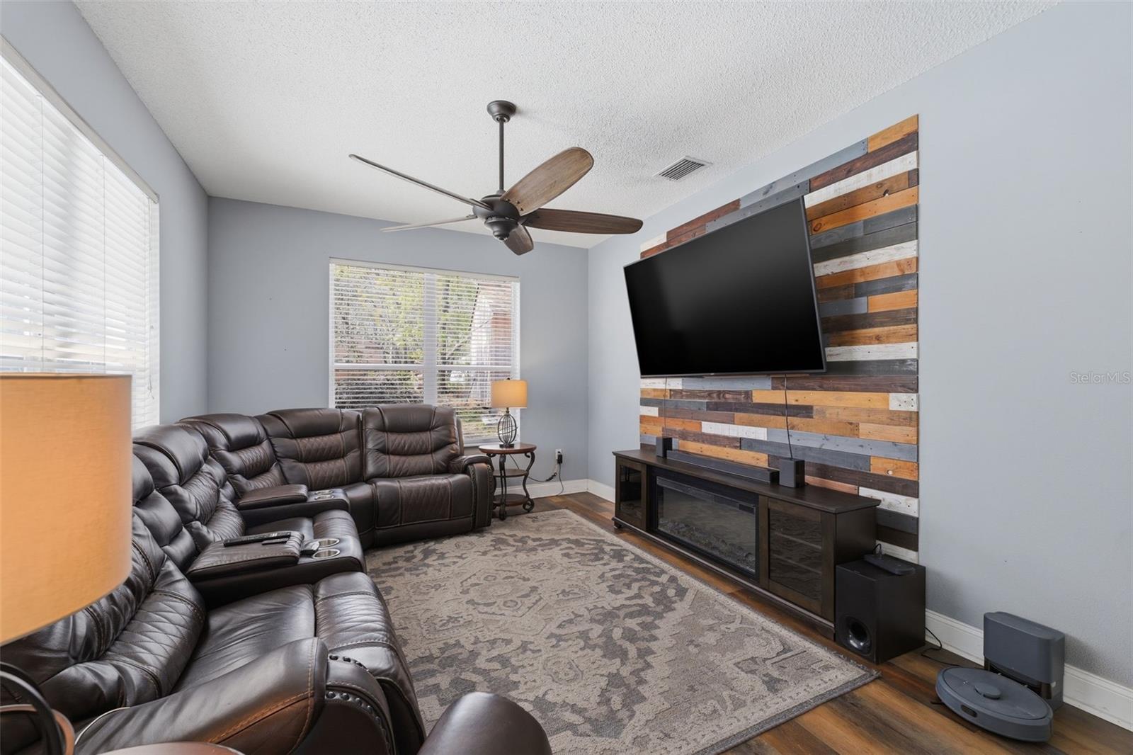 ROYAL HIGHLANDS - Residential