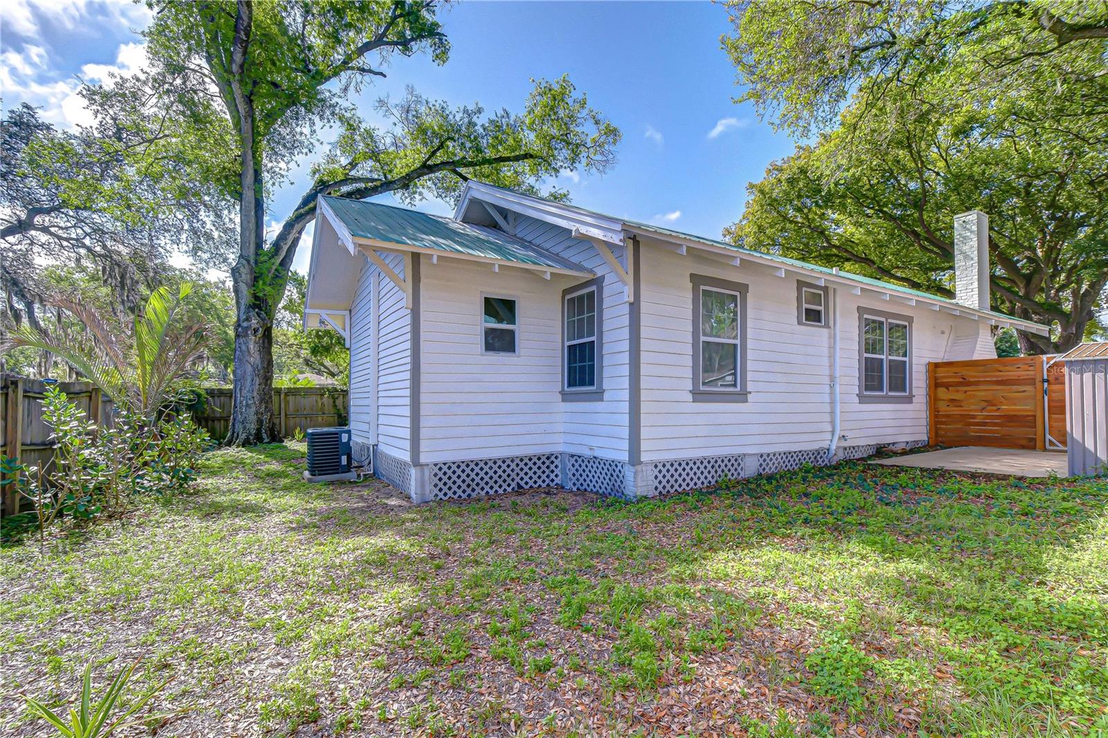 RIVERBEND MANOR - Residential