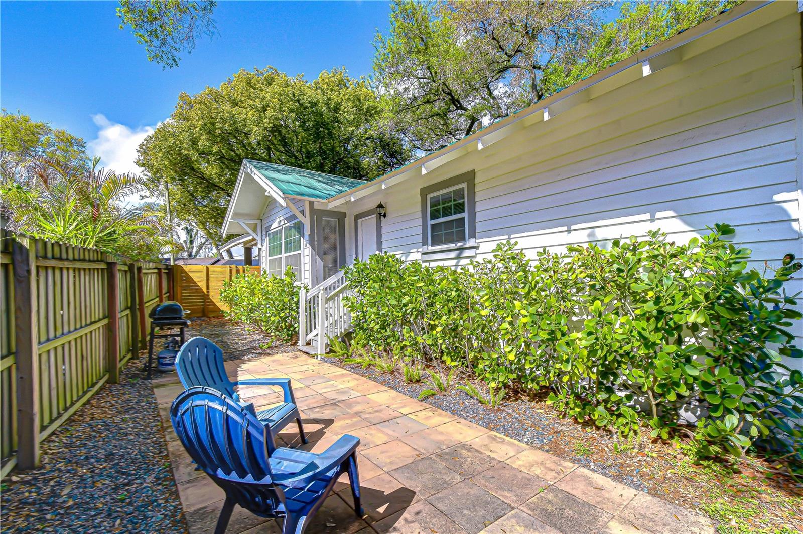 RIVERBEND MANOR - Residential