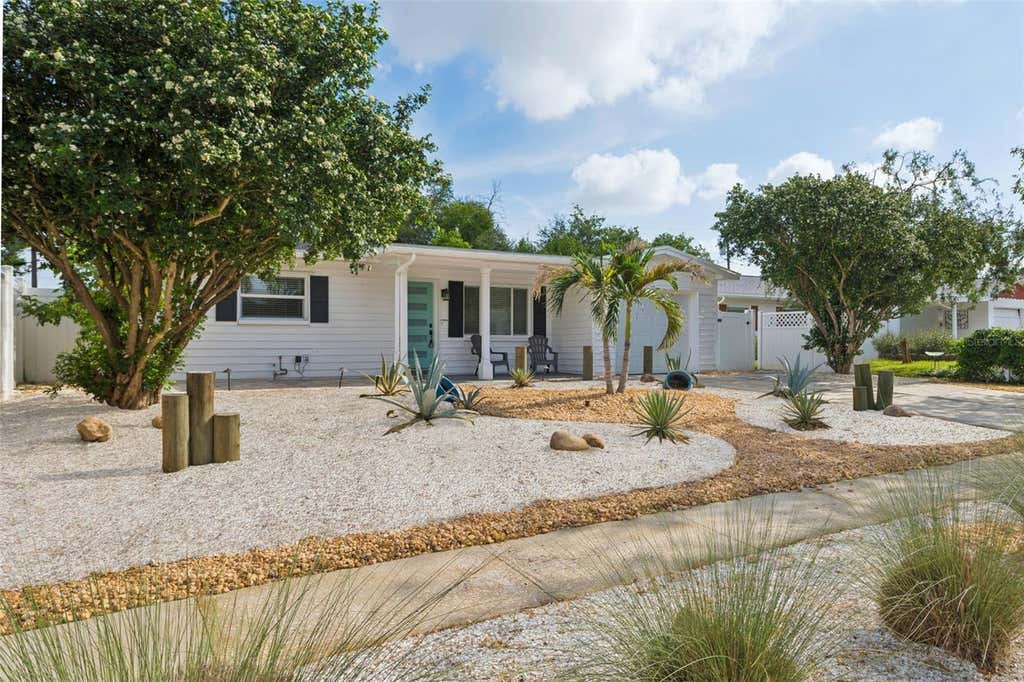 Photo of 10926 Temple Avenue, Seminole, FL 33772 (MLS # TB8542404)