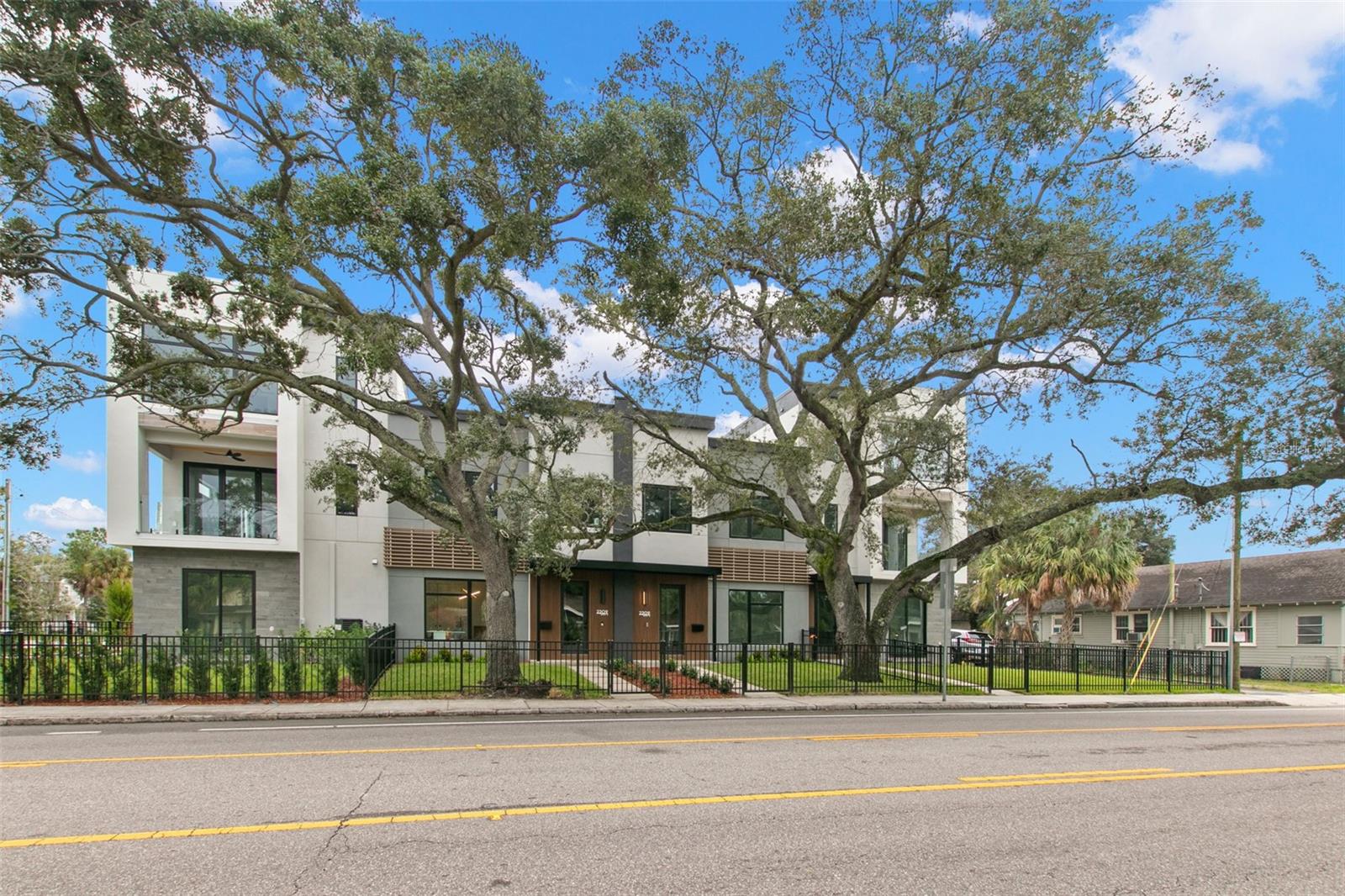 2209 N BOULEVARD 2