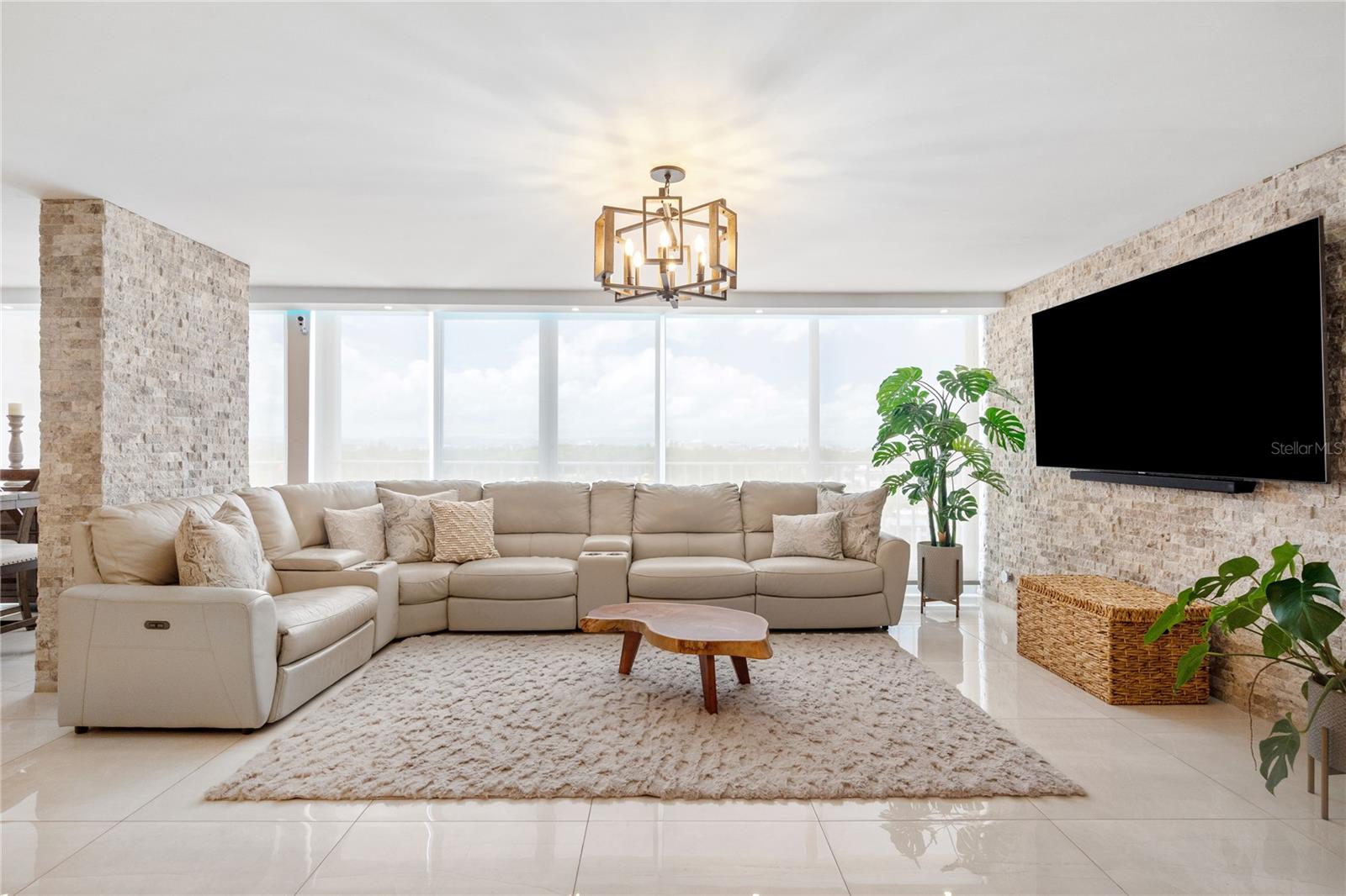 PR187 AVE. ISLA VERDE 602