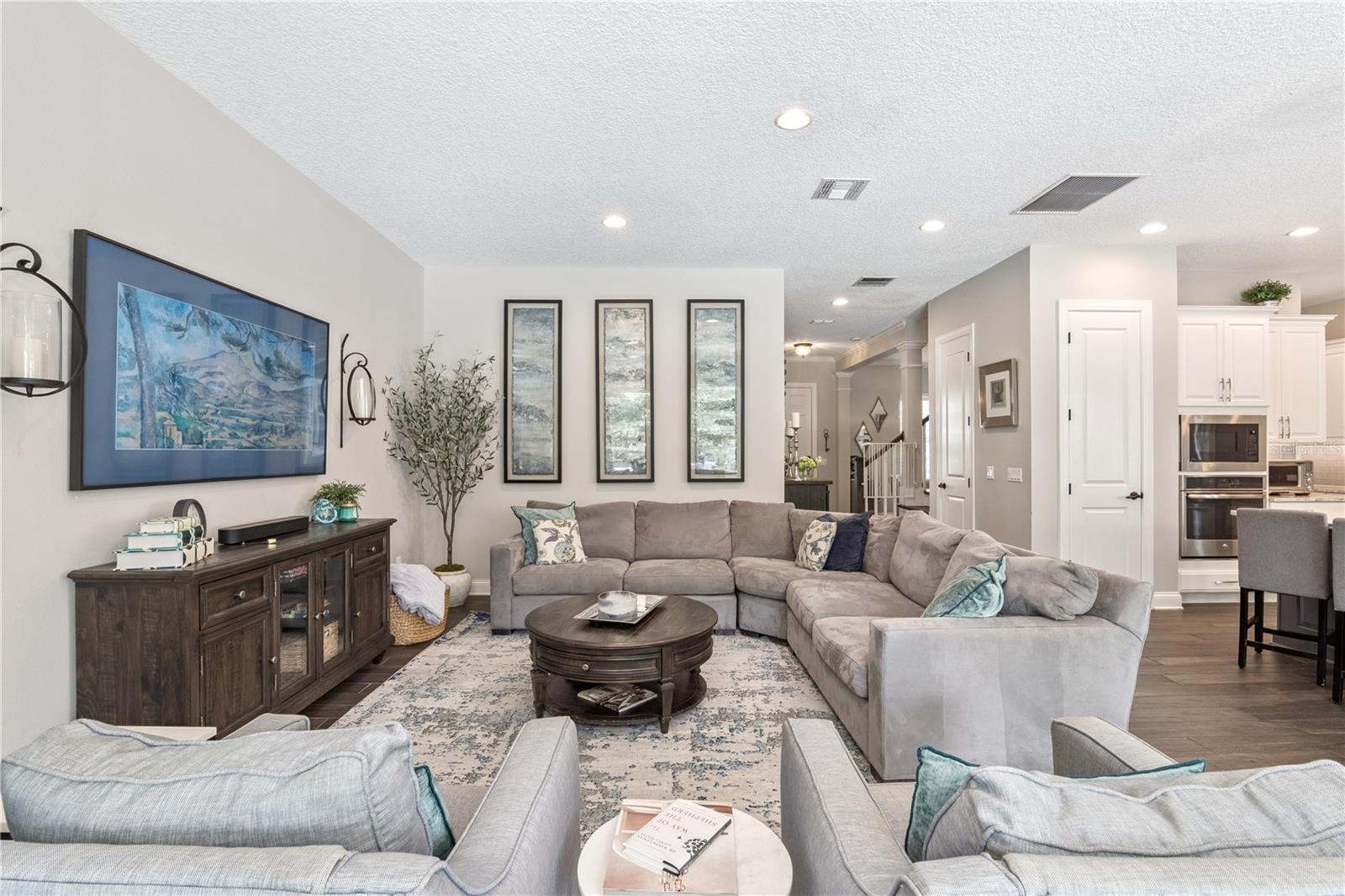 EVANS SQUARE - Residential