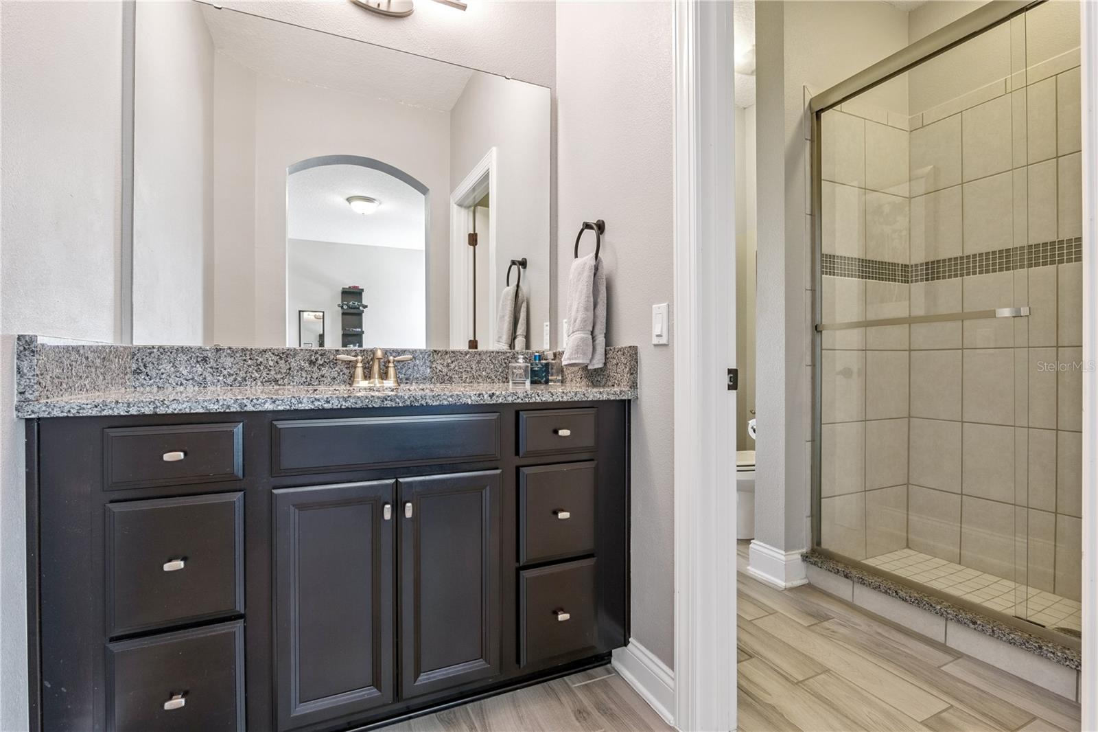 EVANS SQUARE - Residential