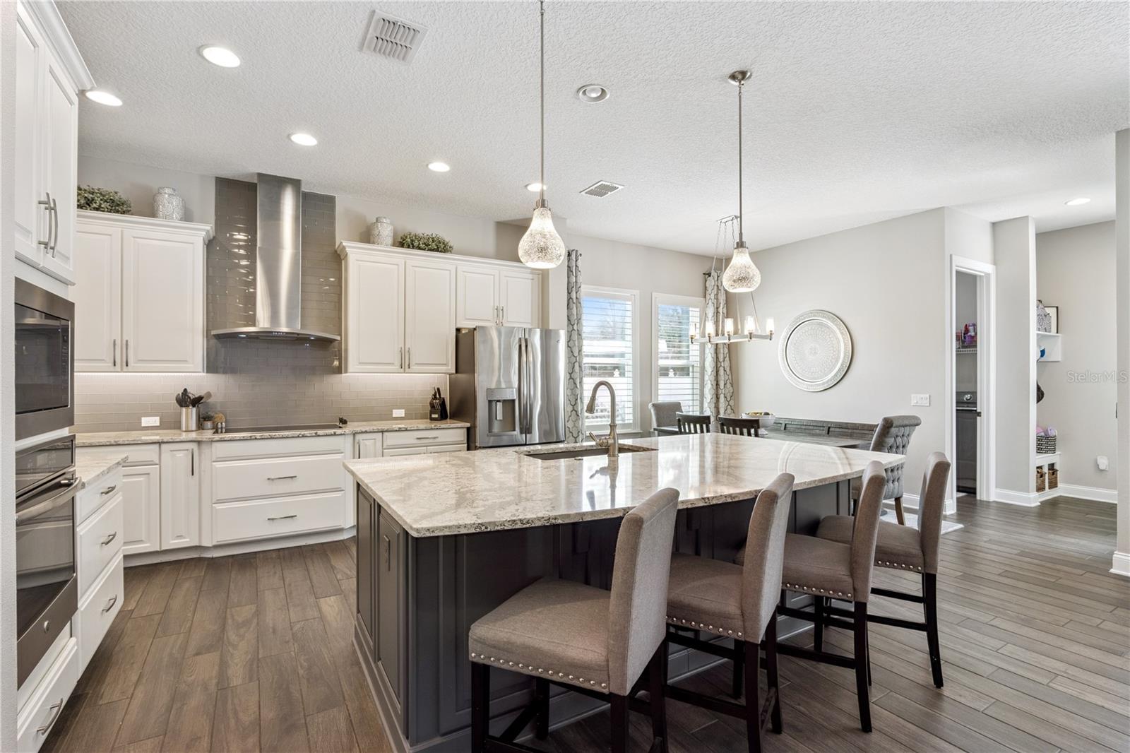 EVANS SQUARE - Residential