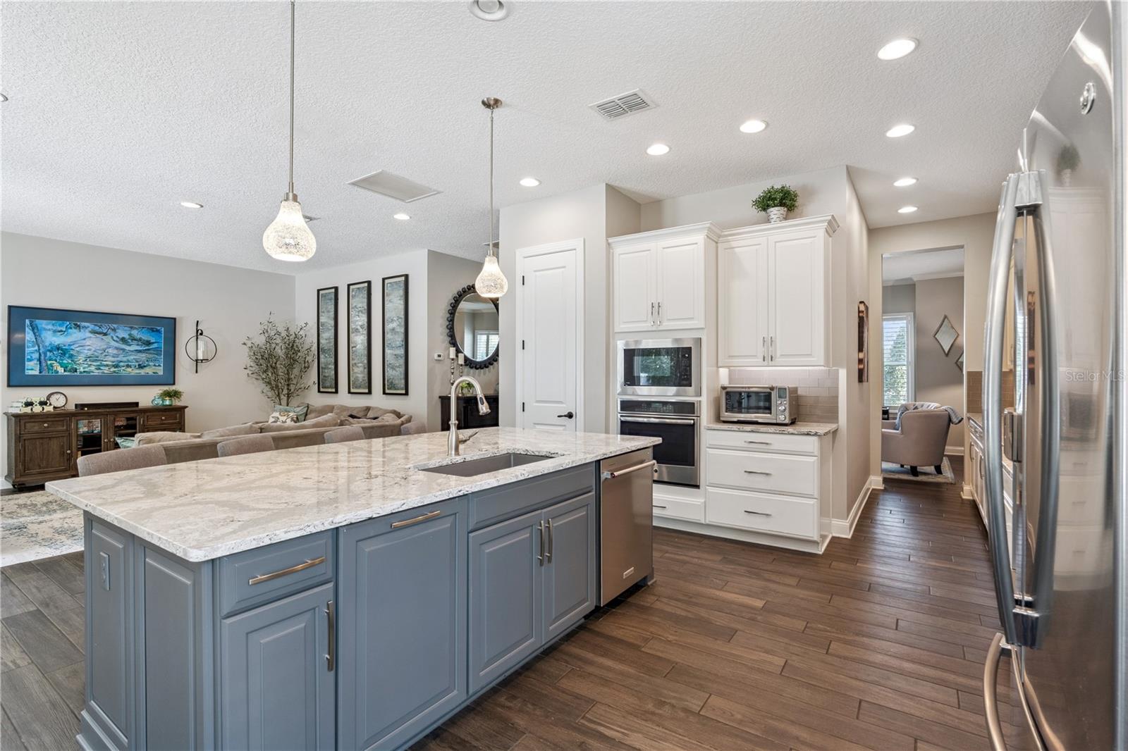 EVANS SQUARE - Residential