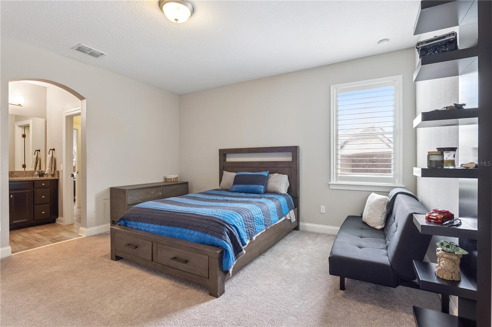 EVANS SQUARE - Residential