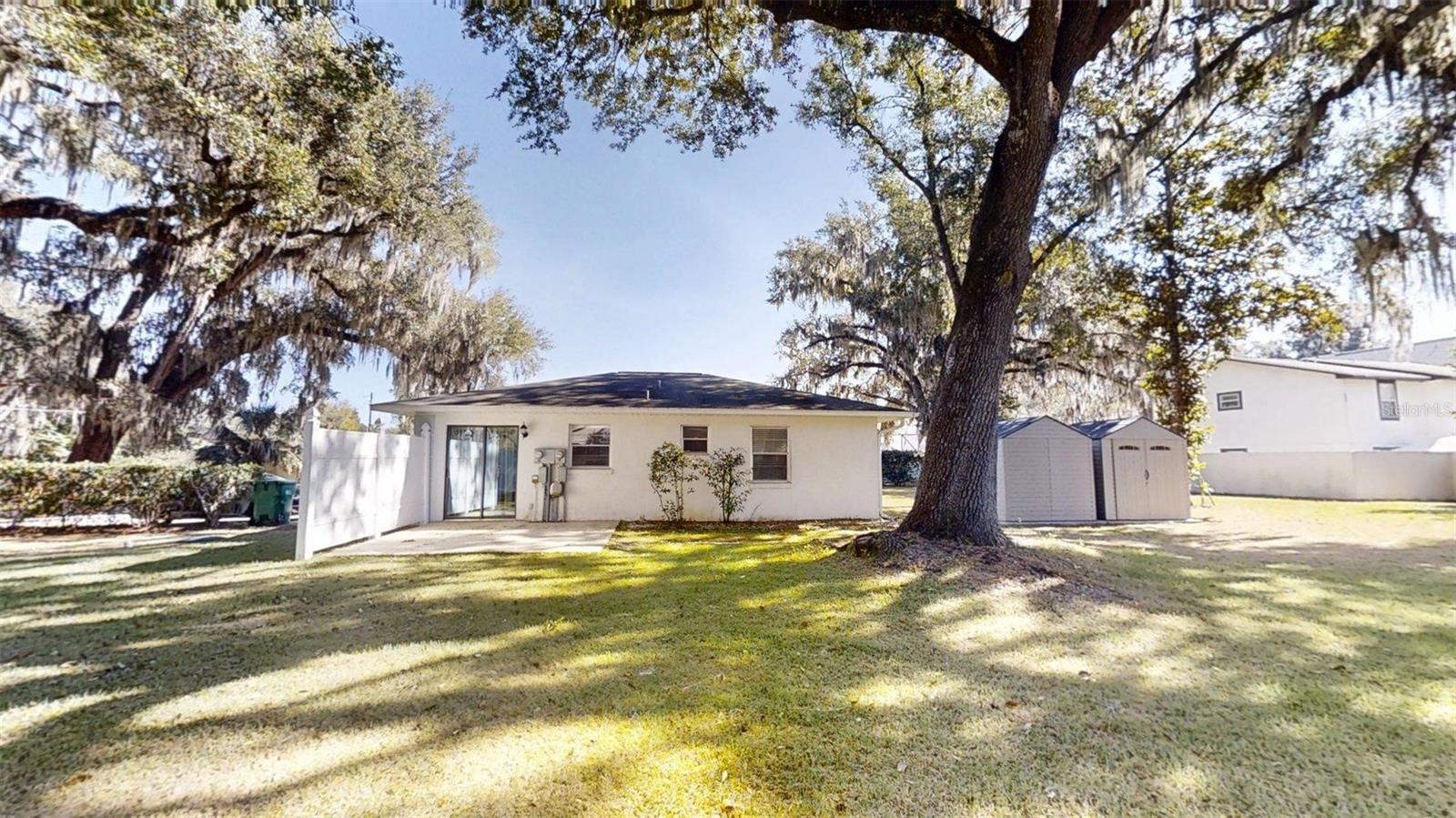 LADY LAKE MANORS - Residential Lease