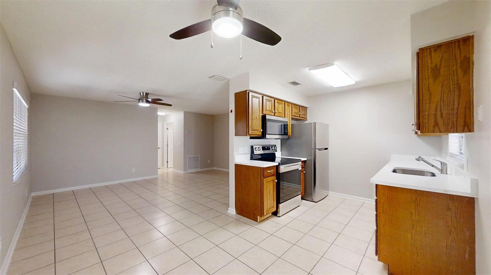 LADY LAKE MANORS - Residential Lease