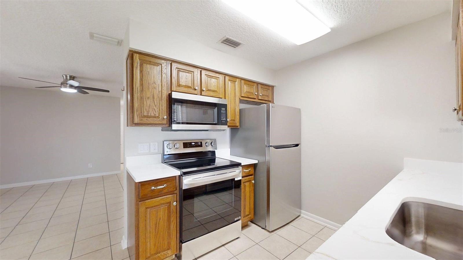 LADY LAKE MANORS - Residential Lease