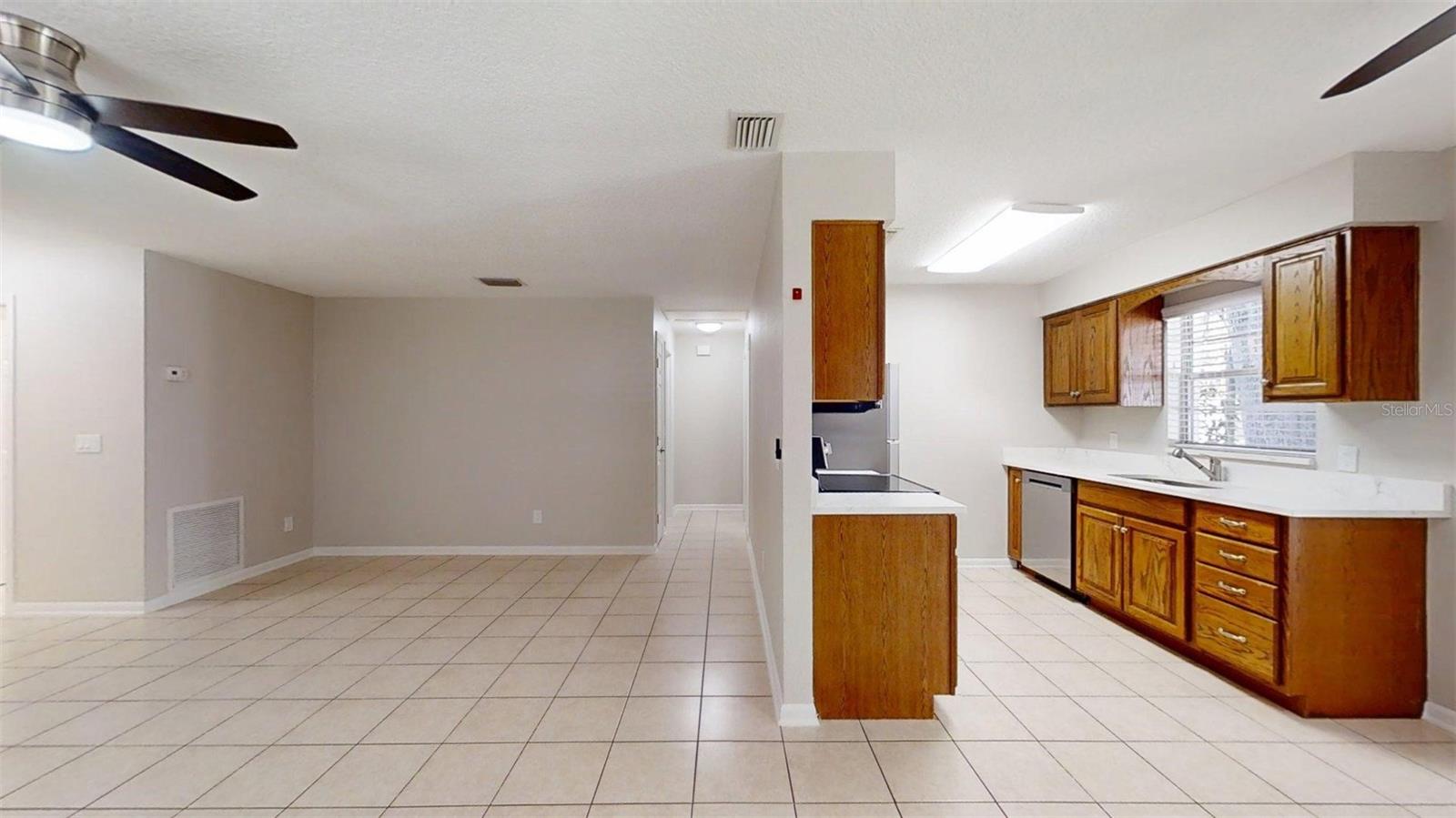 LADY LAKE MANORS - Residential Lease