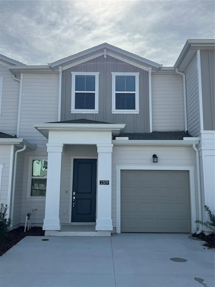 This is an amazing opportunity, this community is great located and quiet, everything is just mins away…