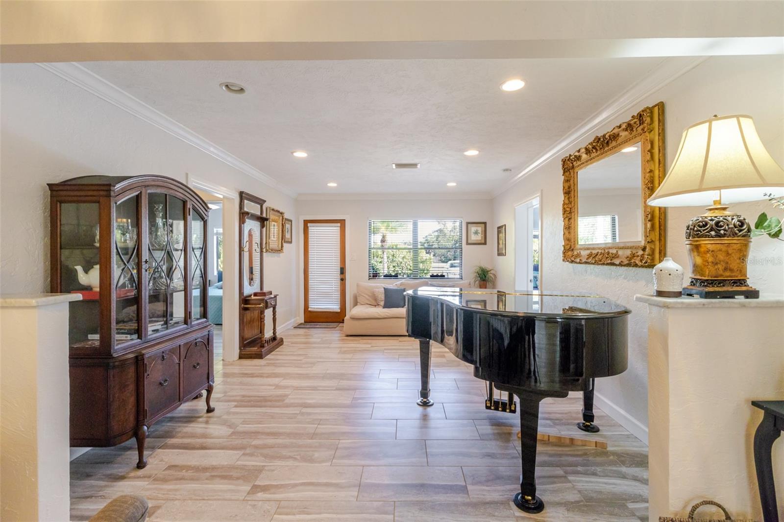 4925 REMINGTON DRIVE