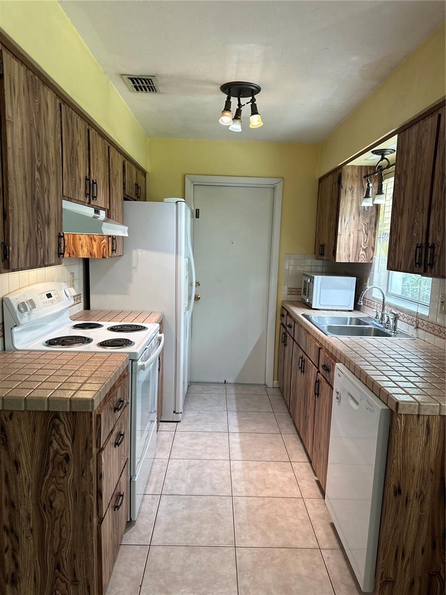 BLACK OAKS - Residential