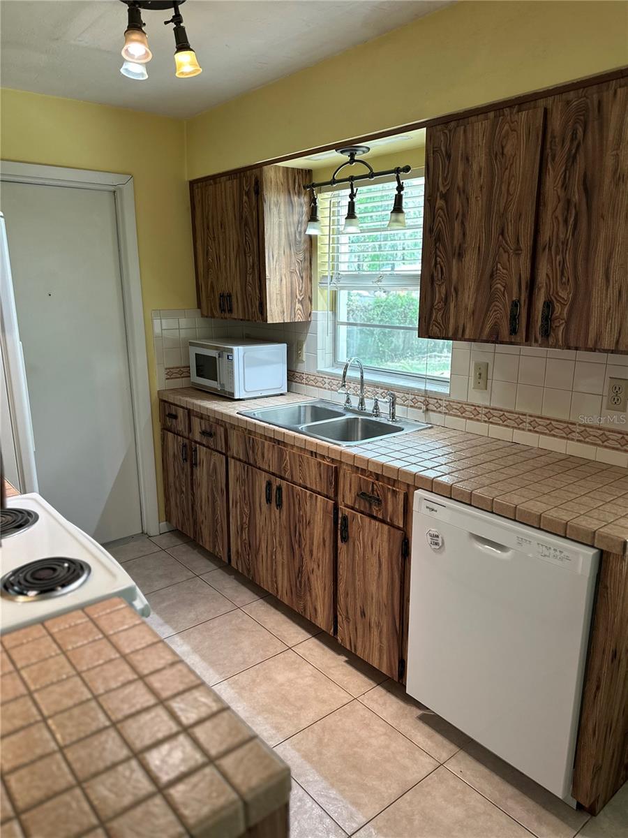 BLACK OAKS - Residential