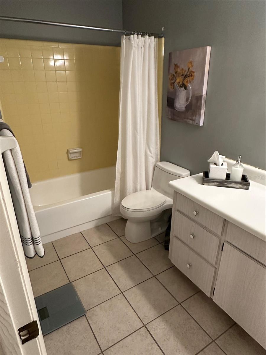 BLACK OAKS - Residential