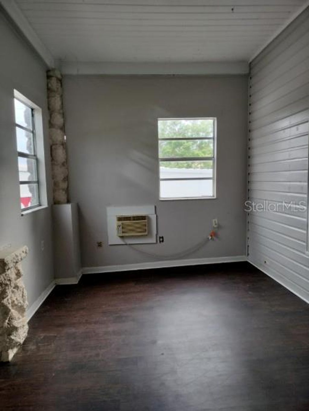Photo of 103 E Ward Avenue, Eustis, FL 32726 (MLS # G5115026)