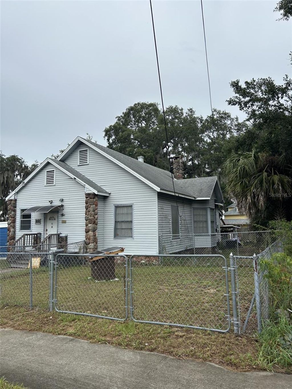 Photo of 103 E Ward Avenue, Eustis, FL 32726 (MLS # G5115026)