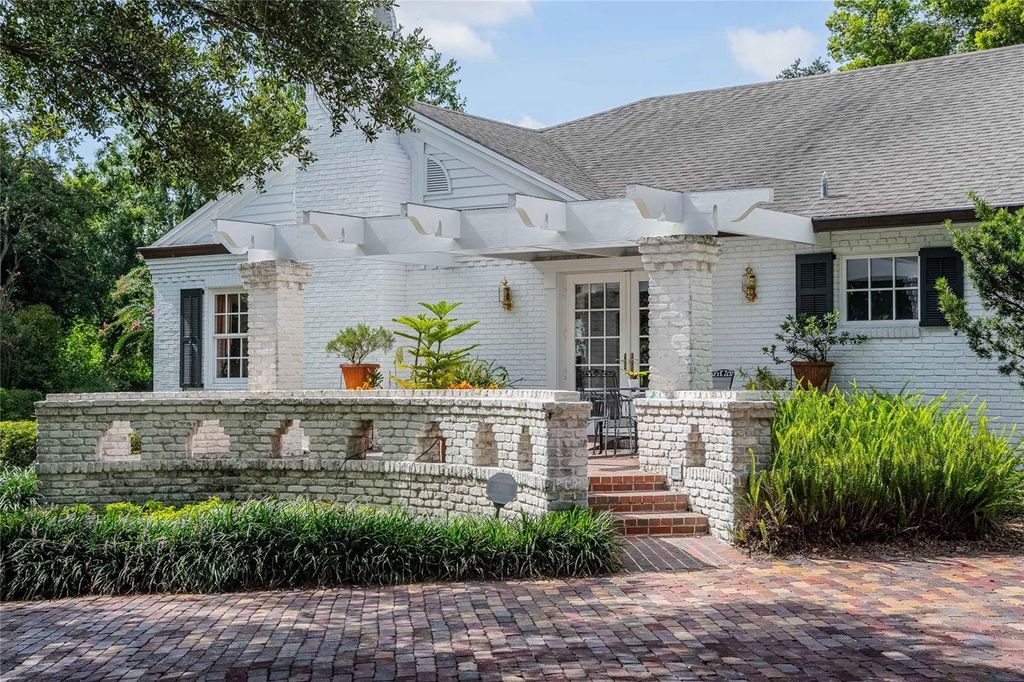 Photo of 2109 Cambridge Avenue, Lakeland, FL 33803 (MLS # L4954876)