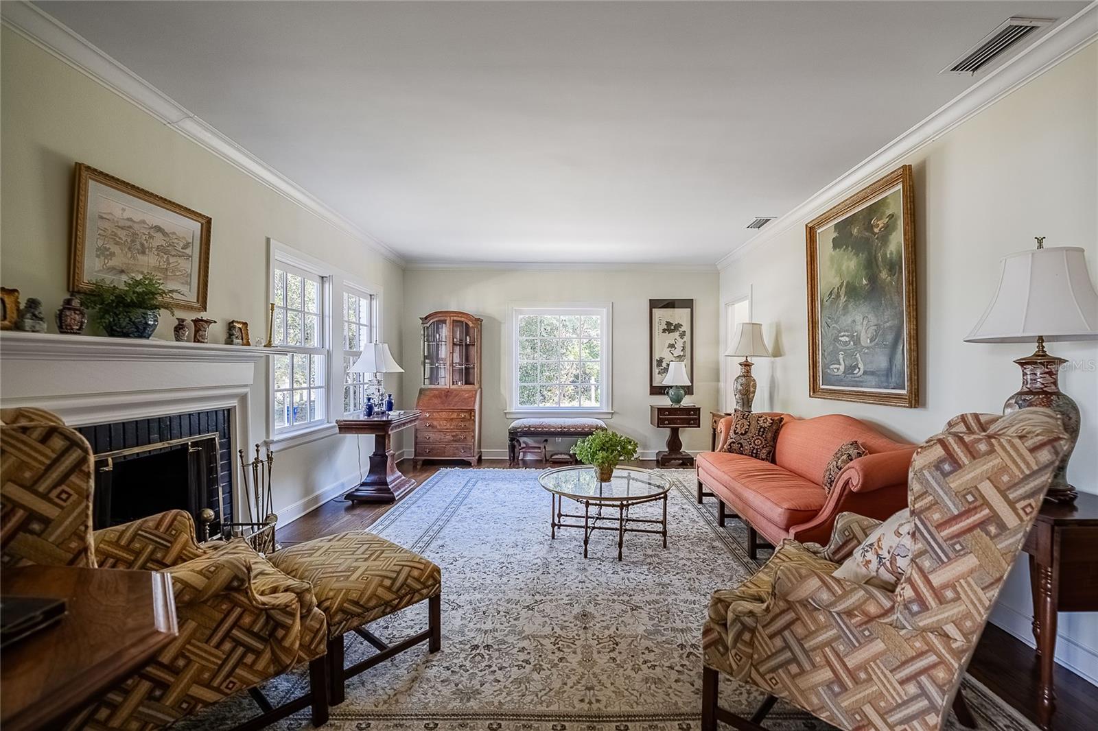 2109 CAMBRIDGE AVENUE