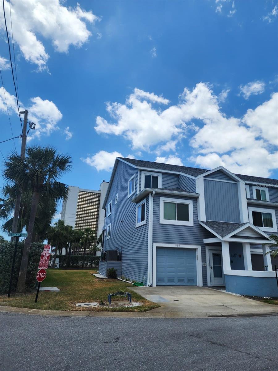 900 HARBOUR HOUSE DRIVE