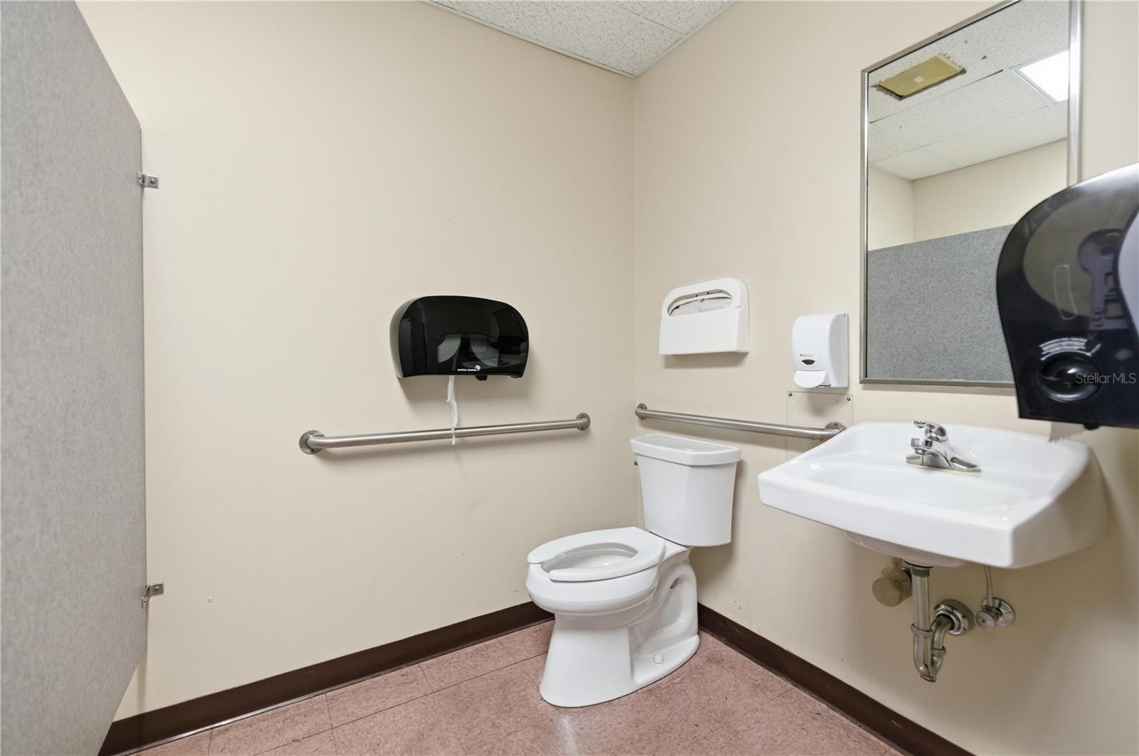 OCALA AIRPORT COMMERCE CENTER - Commercial Sale