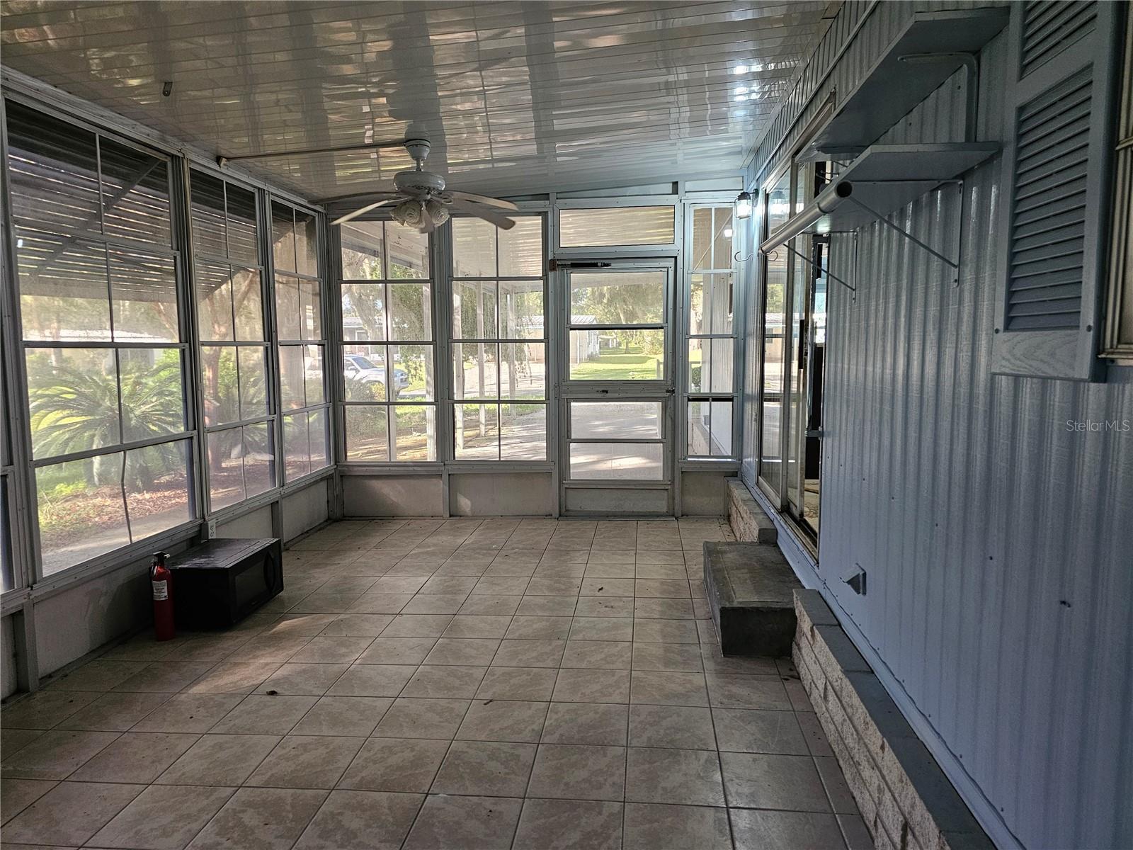 LADY LAKE OAK GROVE MOBILE HOME UNIT 01 - Residential Lease