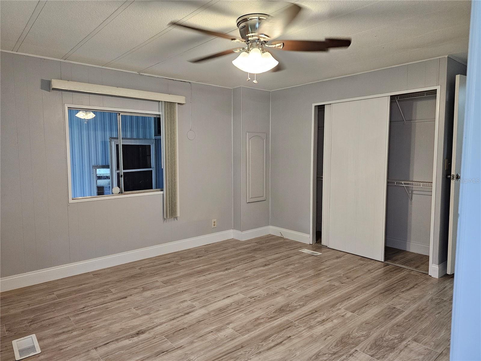 LADY LAKE OAK GROVE MOBILE HOME UNIT 01 - Residential Lease