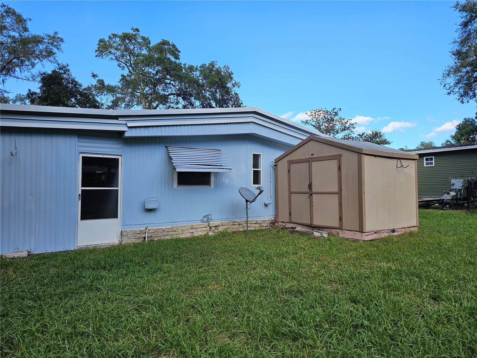 LADY LAKE OAK GROVE MOBILE HOME UNIT 01 - Residential Lease