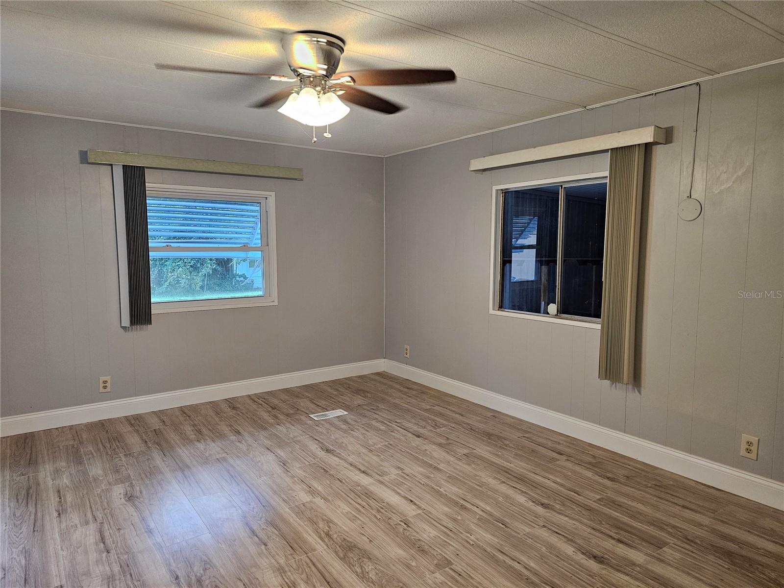 LADY LAKE OAK GROVE MOBILE HOME UNIT 01 - Residential Lease