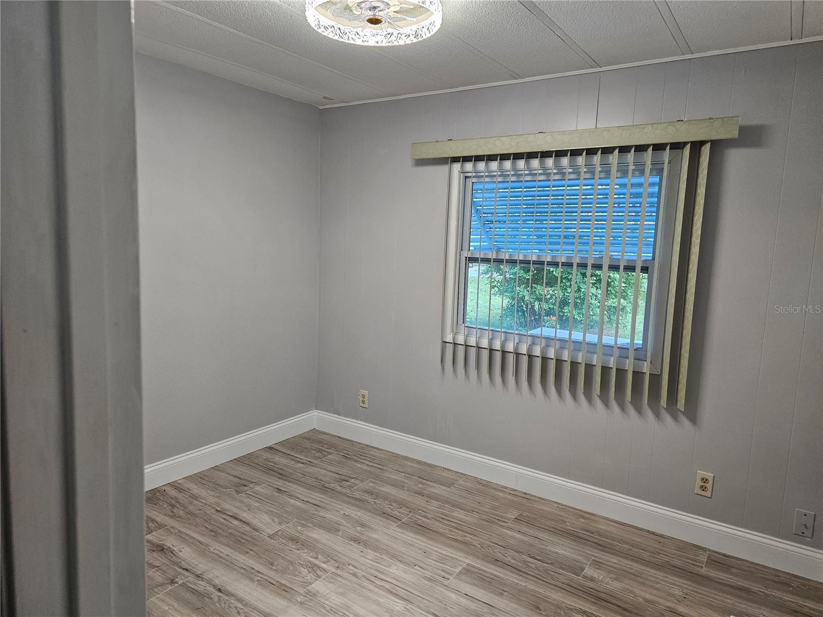 LADY LAKE OAK GROVE MOBILE HOME UNIT 01 - Residential Lease