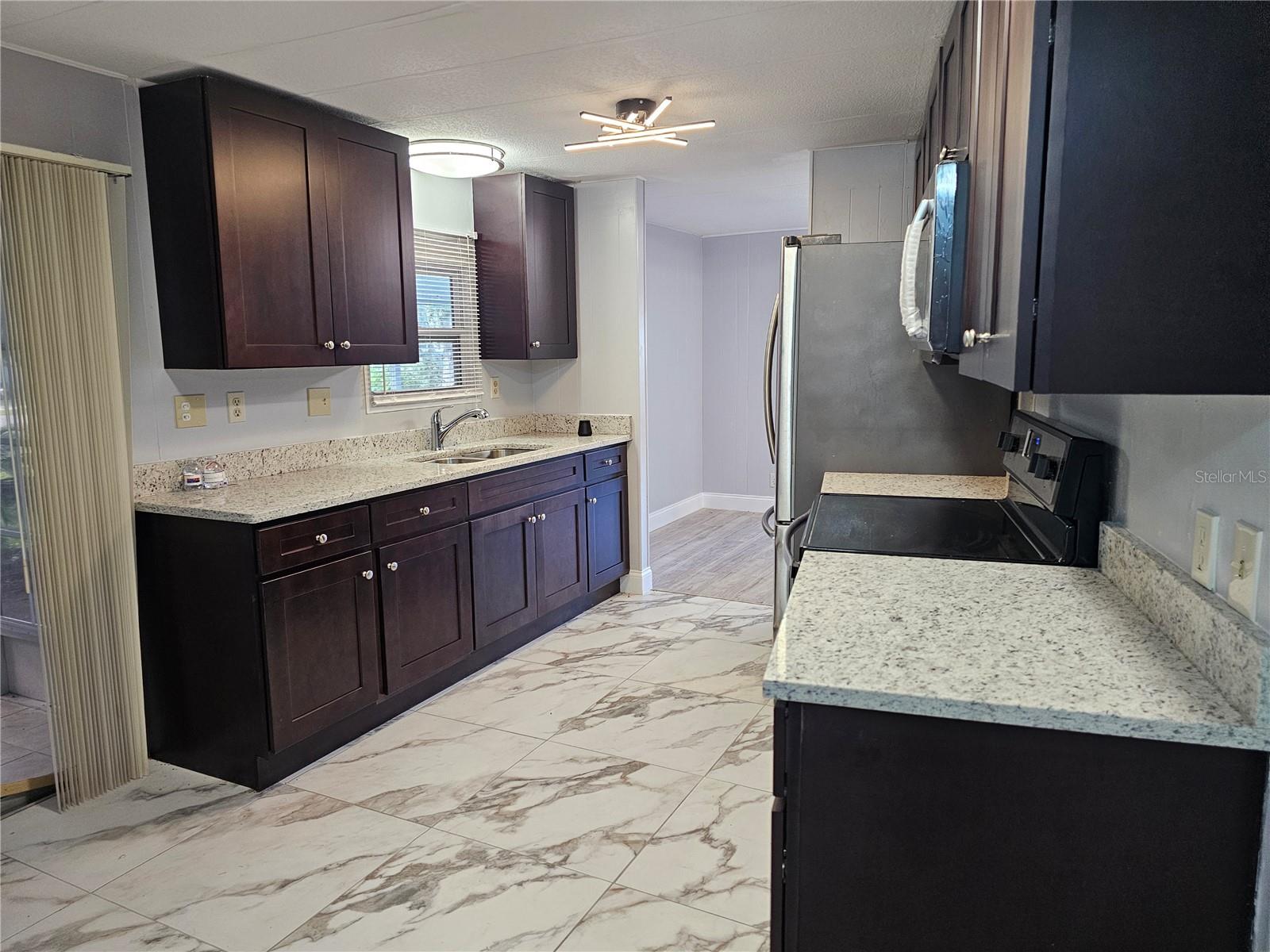 LADY LAKE OAK GROVE MOBILE HOME UNIT 01 - Residential Lease