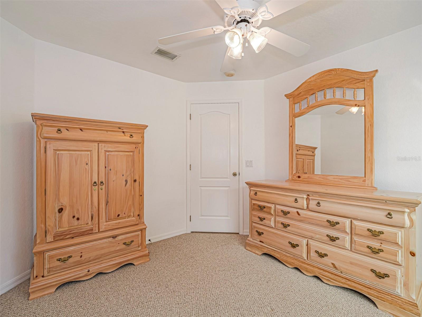 SUNSET LAKES - Residential