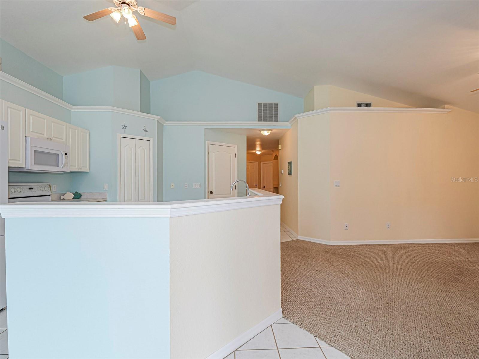 SUNSET LAKES - Residential