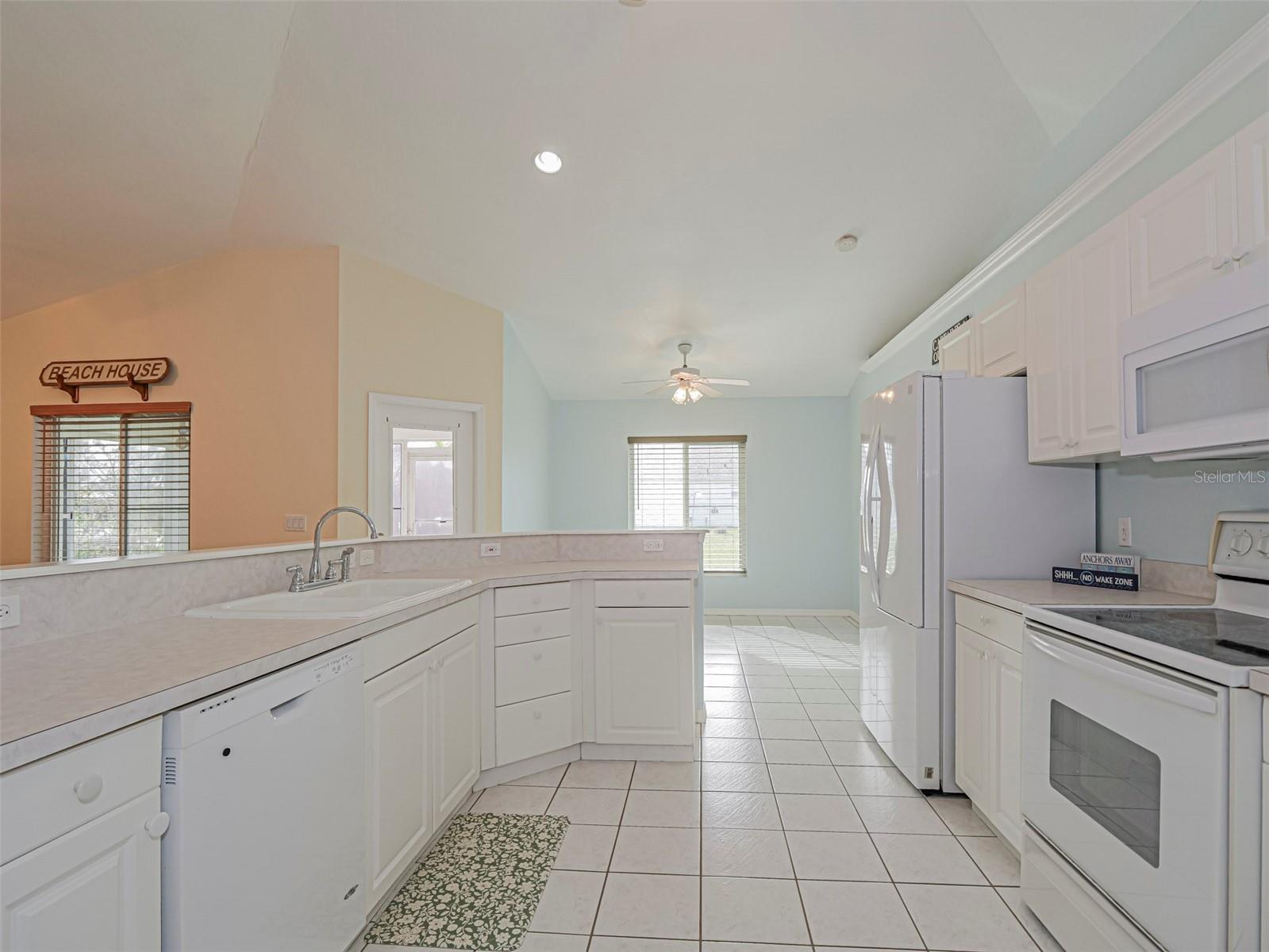 SUNSET LAKES - Residential