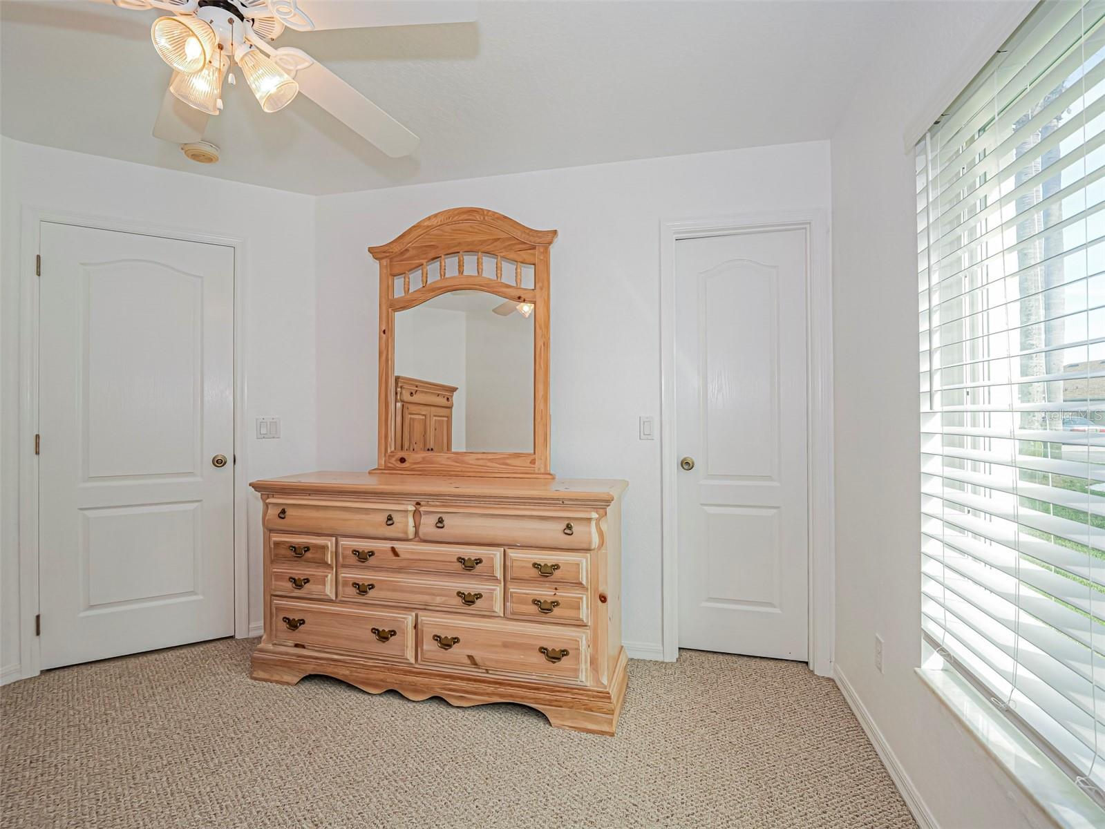 SUNSET LAKES - Residential