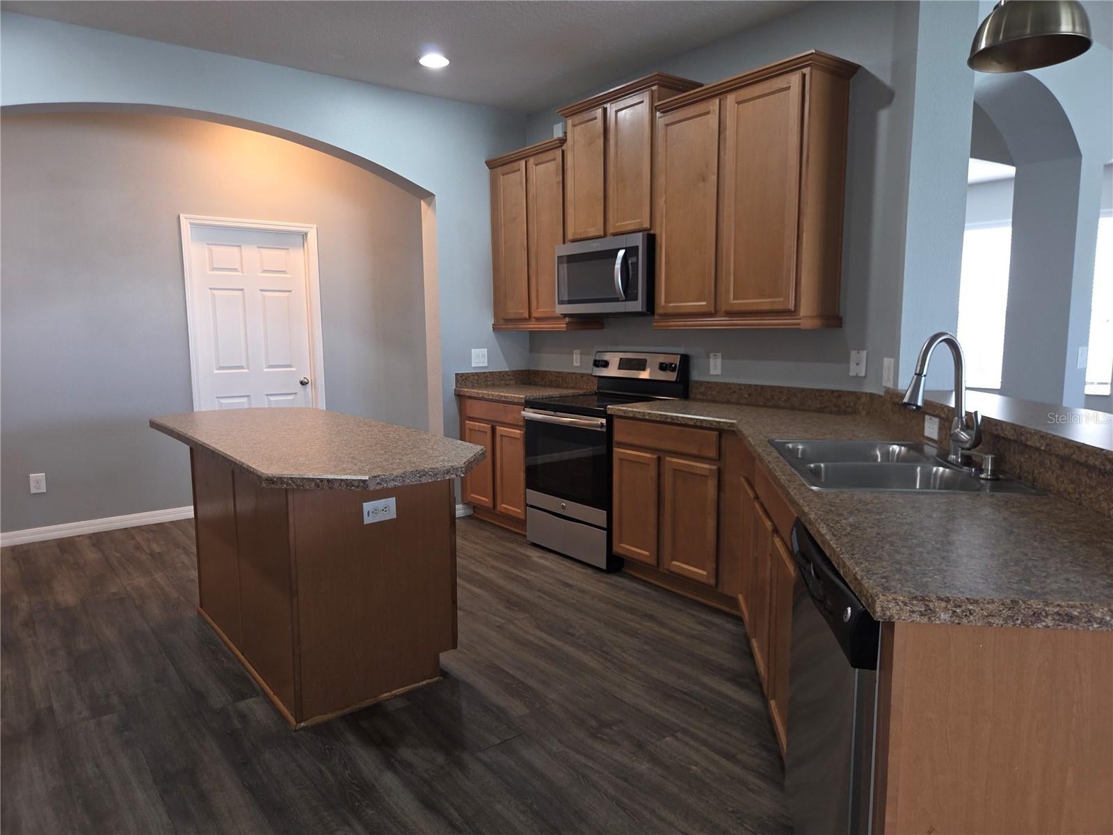 4620 CYPRESS LANDING LANE